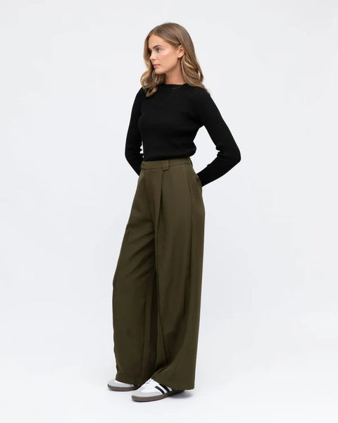 Relaxed Fit Seamed Pant Olive