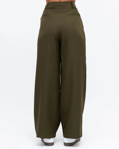 Relaxed Fit Seamed Pant Olive